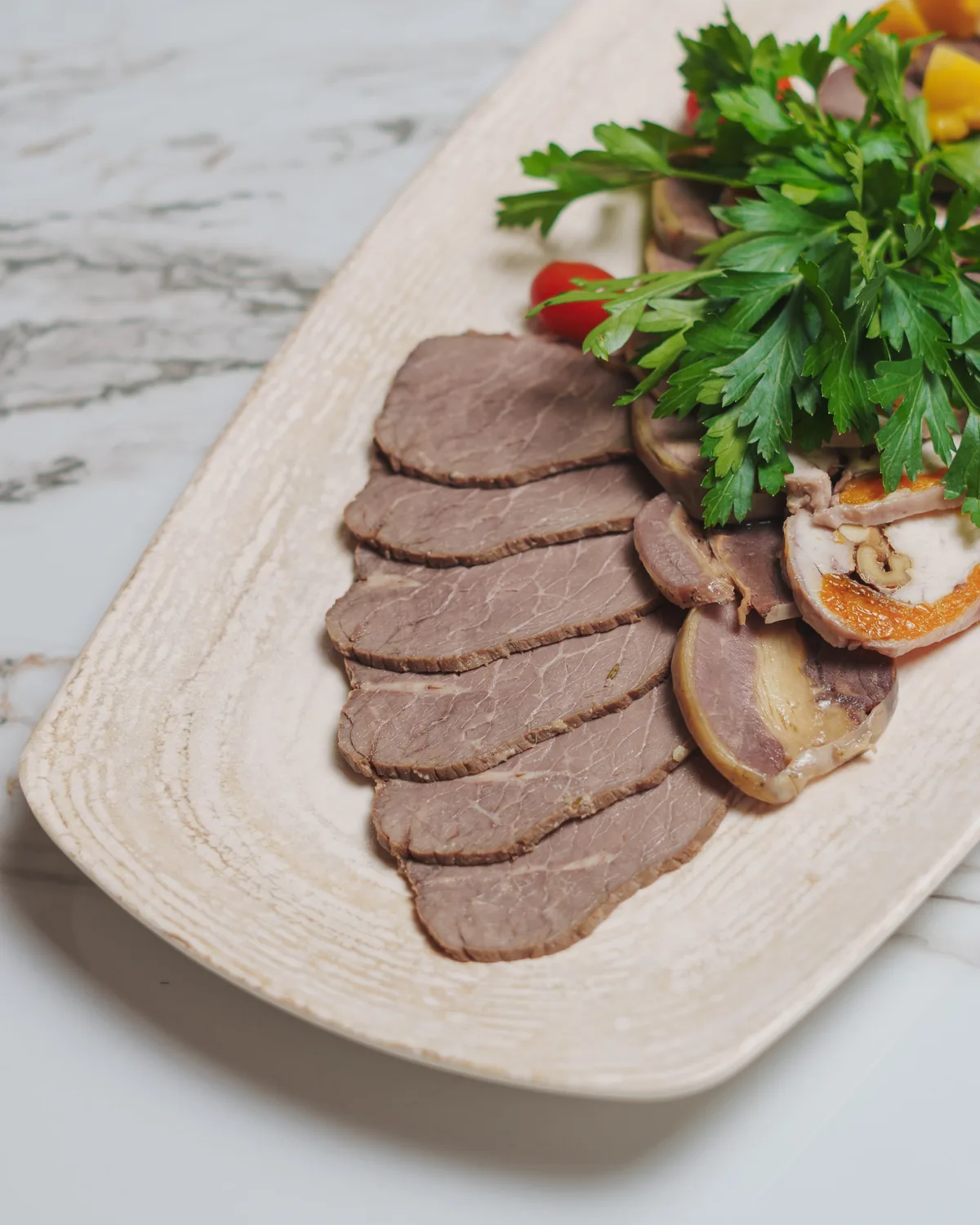 Мясная нарезка на доске — авторская кухня Pathos City